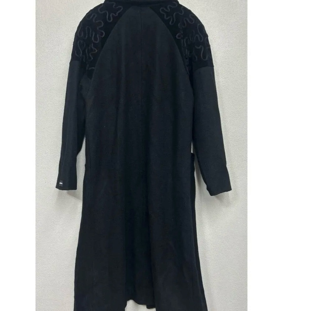 Elegant Black Double-Breasted Women's Trench Coat - Picture 4 of 10